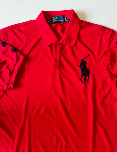 پولوشرت مردانه برند polo لارف لارن RalphLaurenکتان تنفسی چاپ تمام گلدوزی به سفارش اروپا ،رنگ اصلی قرمز و چنددرجه کمرنگتراز عکس ها میباشد